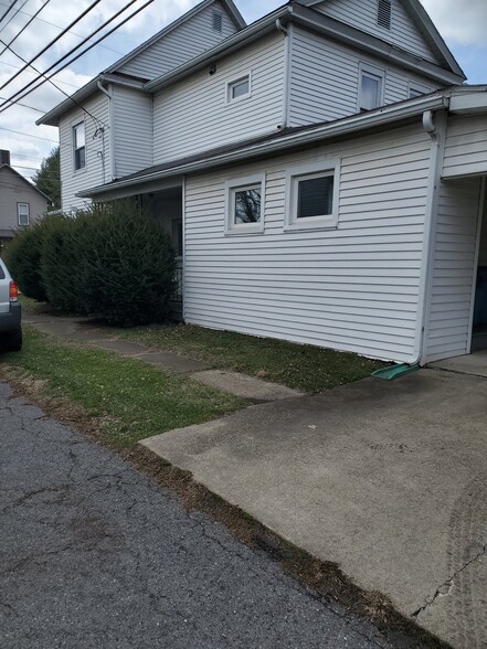 Side view - 507 W Mahoning St