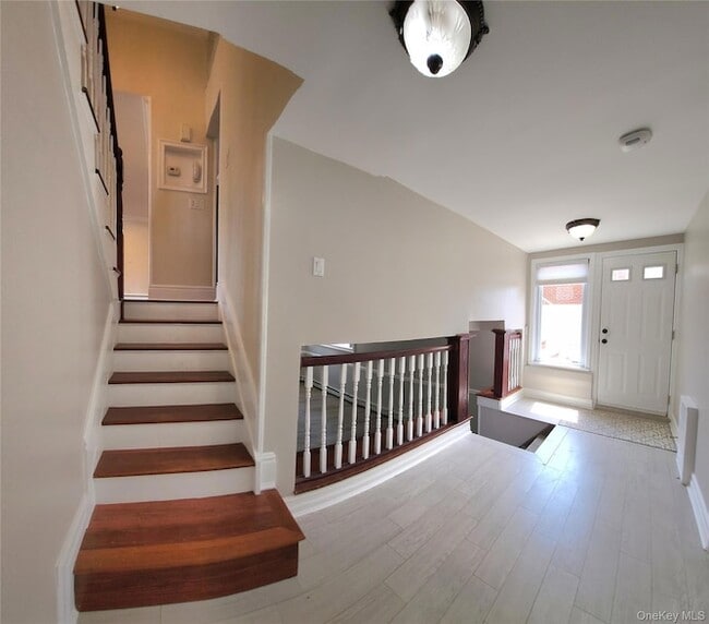 Building Photo - 244 Martin Dr