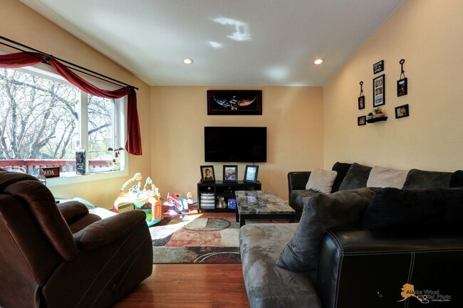 Building Photo - Birch Lane in Eagle River