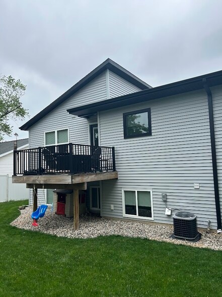Building Photo - 411 Carpenter Ave NW
