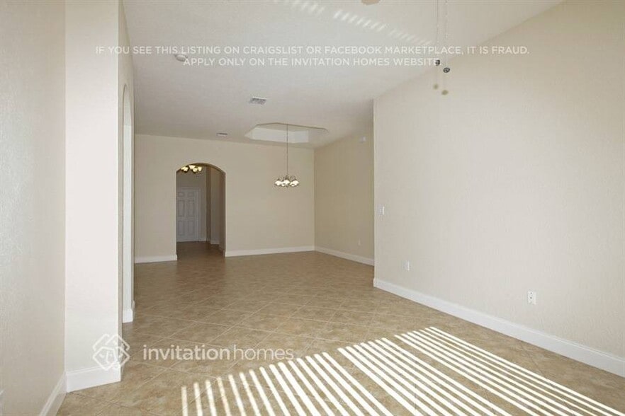 Building Photo - 859 SW 155th Ct