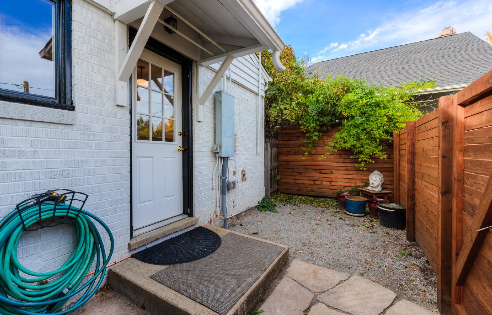 Building Photo - 2229 Mariposa Ave