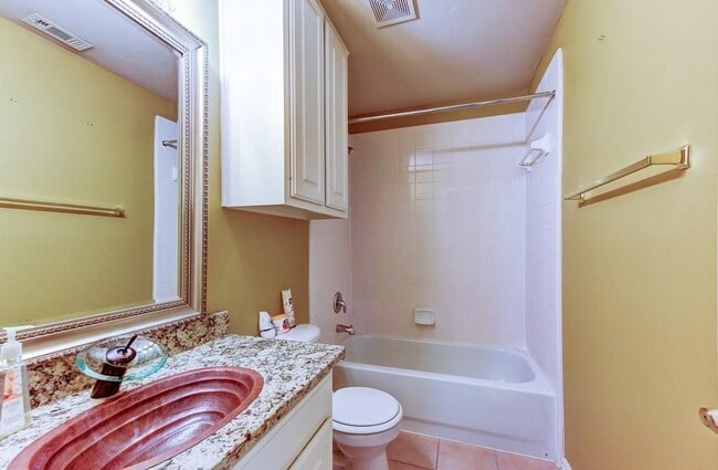 Building Photo - 5310 Lafayette Dr