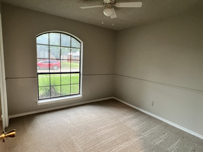 Building Photo - 505 Rustic Pl