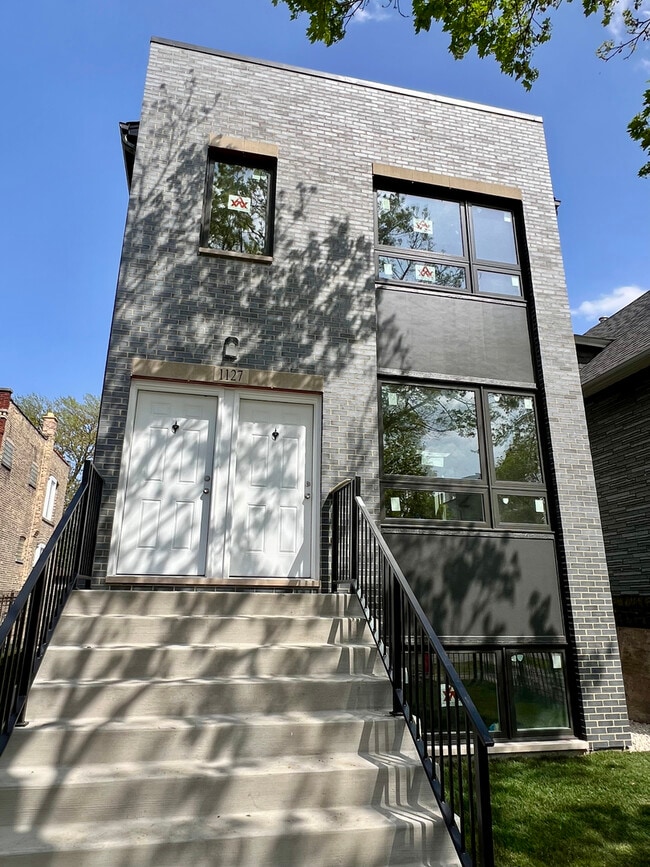 Primary Photo - 1127 N Parkside Ave