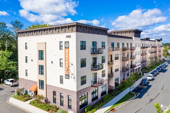 Building Photo - The Hub at Metuchen