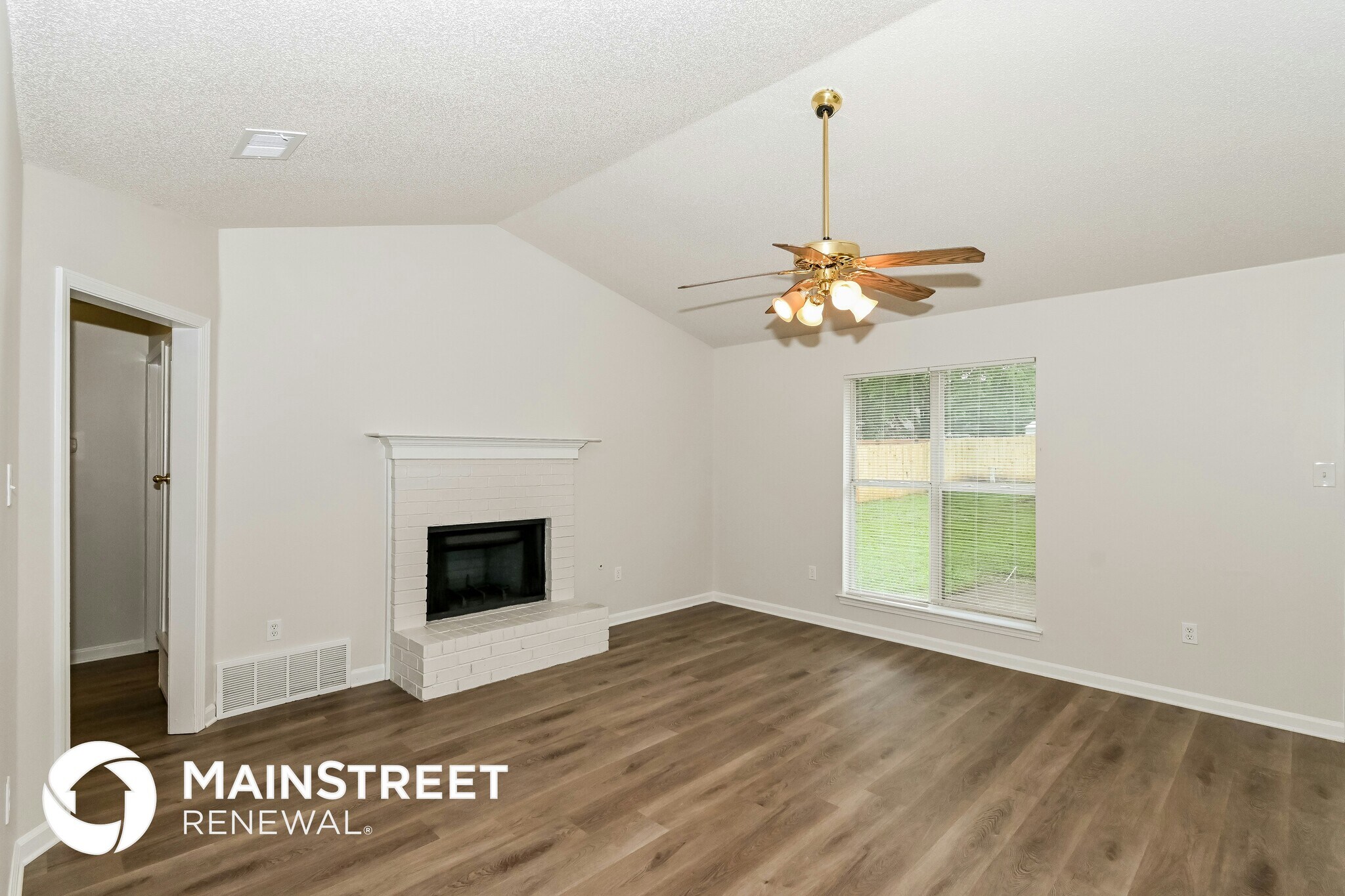 Building Photo - 10676 Oak Cir N