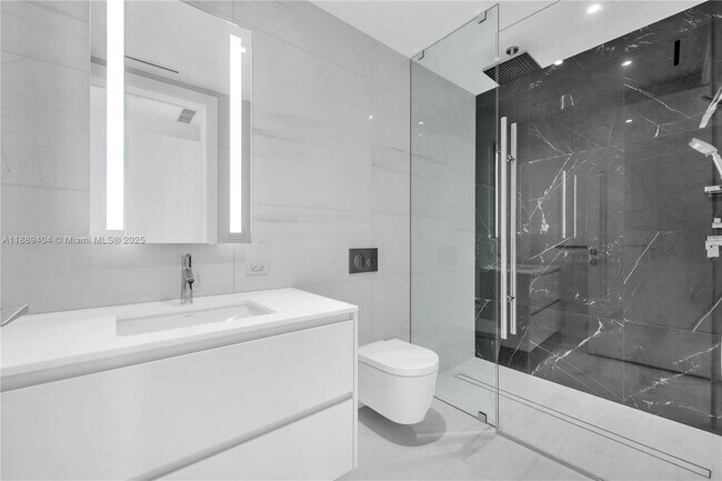 Building Photo - 300 Biscayne Blvd Way