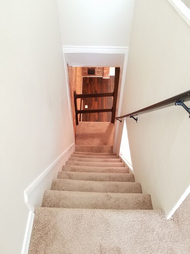 Building Photo - Charming townhouse in downtown Frederick r...