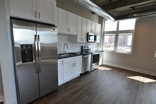 Building Photo - 3833 N Broadway