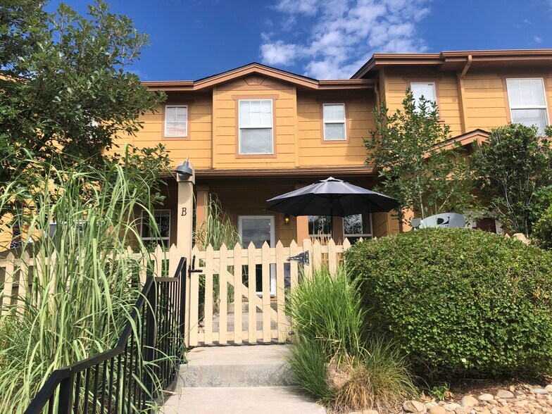 External View - 10441 Truckee St