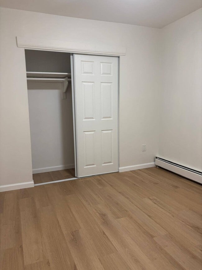 Building Photo - 1233 E 69th St