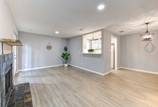 Building Photo - 3929 Tanglewilde St