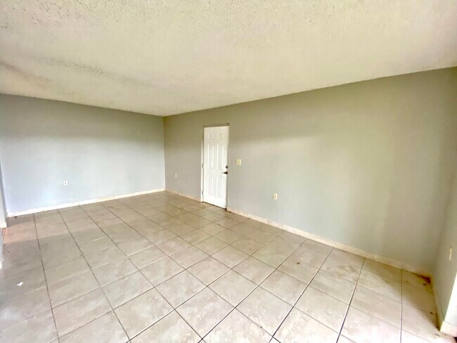 Building Photo - 1127 Lake Terry Dr