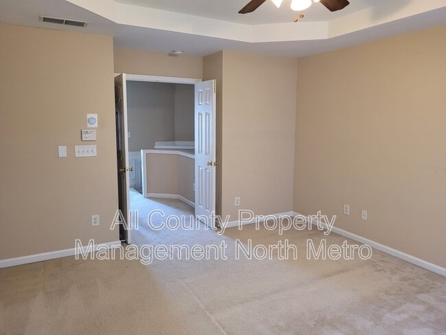 Building Photo - 5005 Foxfield Trace SE