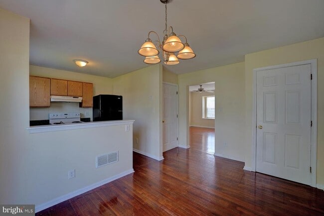Building Photo - 112 Rosie Dr