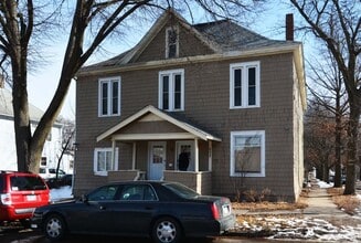 Building Photo - Move in Special! Updated Studio Unit - Available Now!