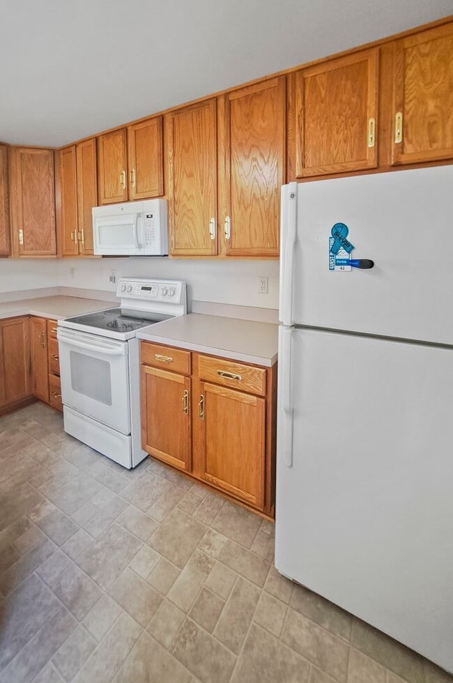 Building Photo - 3074 Esser Pl