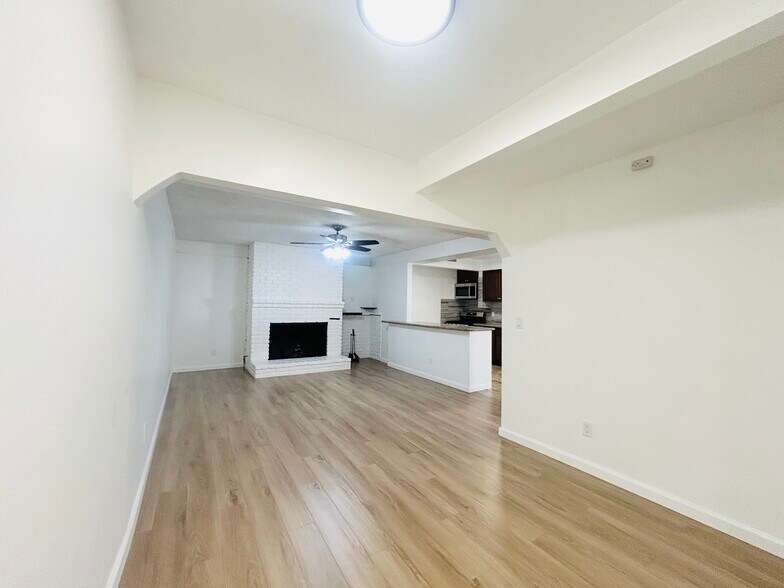 Building Photo - 17750 Valerio St