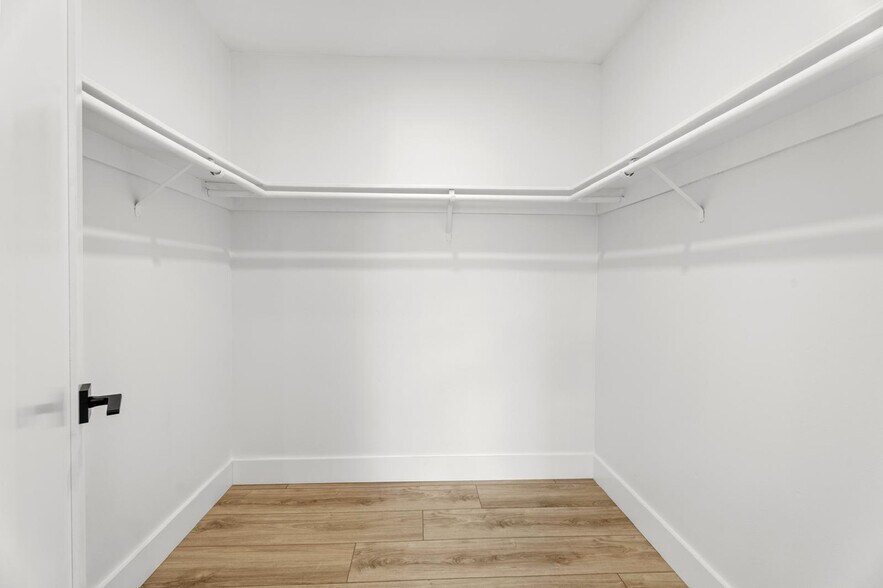 Building Photo - 19701 Blythe St