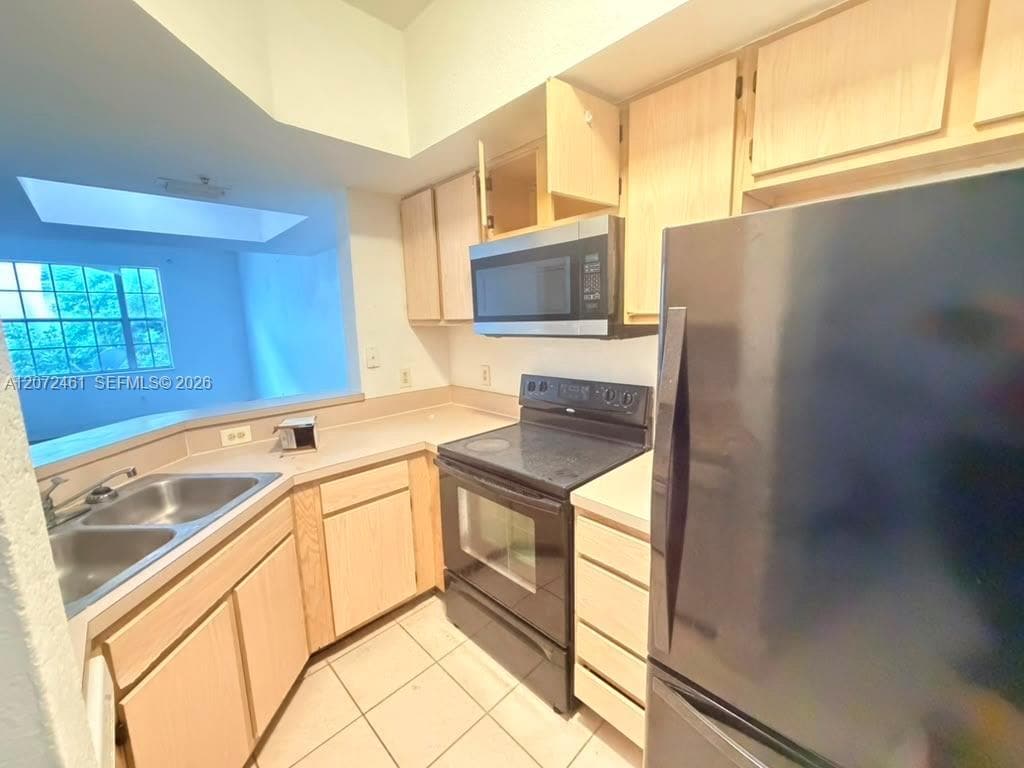 Building Photo - 701 SW 148th Ave
