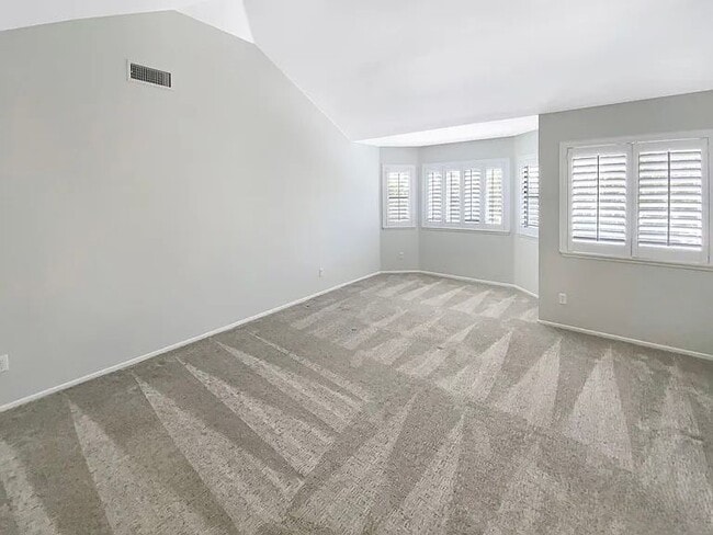 Building Photo - 5982 Birdie Dr