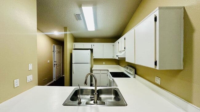 Building Photo - 11755 Cuxham Dr
