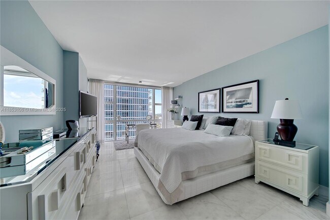 Building Photo - 6801 Collins Ave