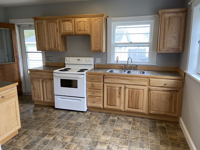 kitchen - 206 S Higbee St