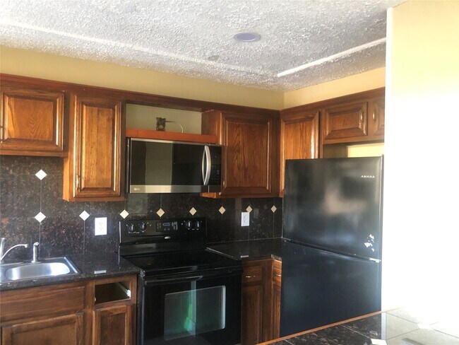 Building Photo - 9308 Westwood Village Dr