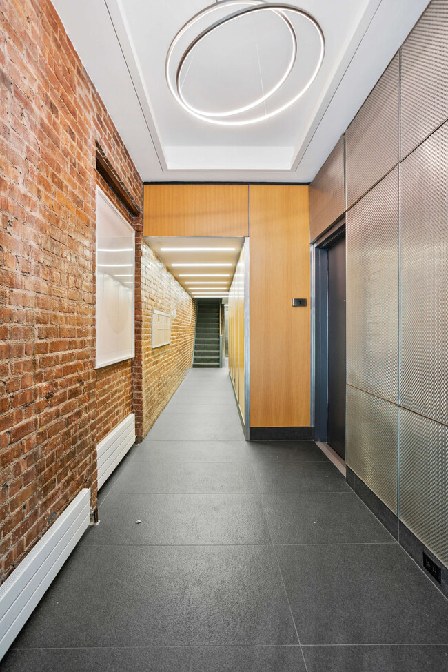 Building Photo - 125 E 83rd St