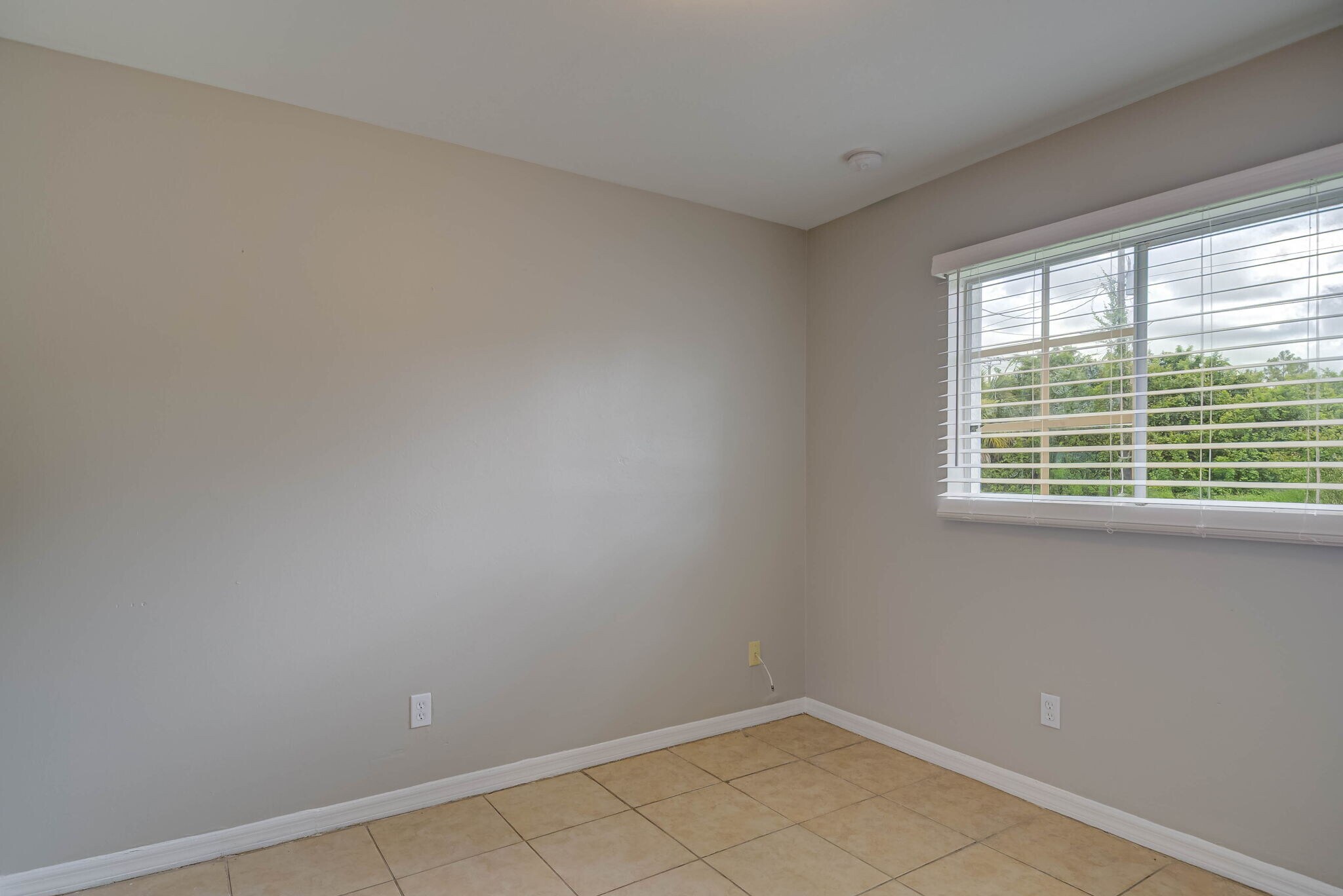 Front Bedroom - 704 Ichabod Ave S