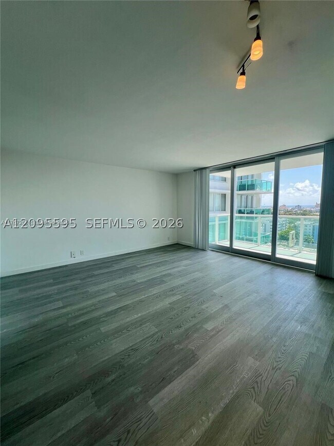Building Photo - 1000 West Dr