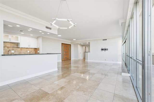 Building Photo - 6211 W Northwest Hwy