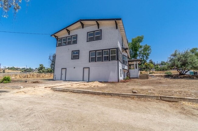 Building Photo - 1019 N Main St