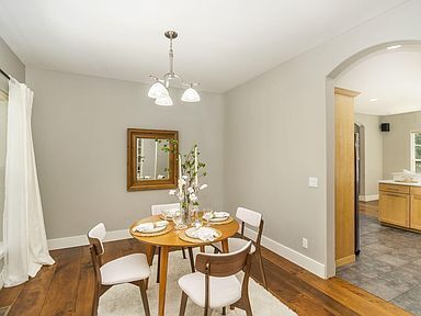 Building Photo - This light filled & charming home in a convenient location!