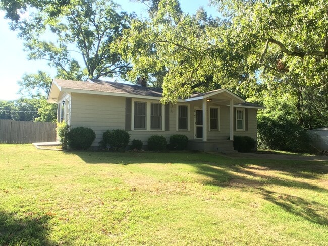 Building Photo - 1705 23rd Ave E