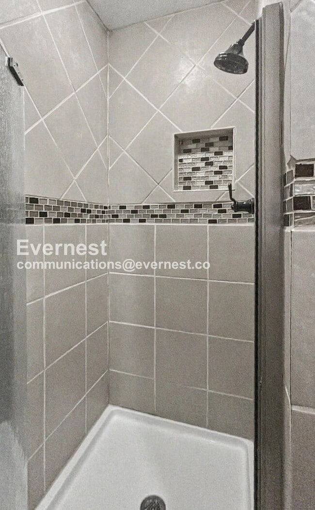 Building Photo - 6121 N Baltimore Ave