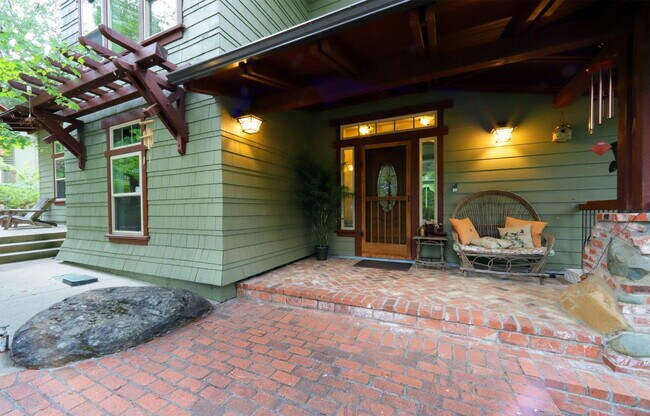 Building Photo - Don't miss this amazing opportunity to rent a higher end home nestled in the trees in the coveted...