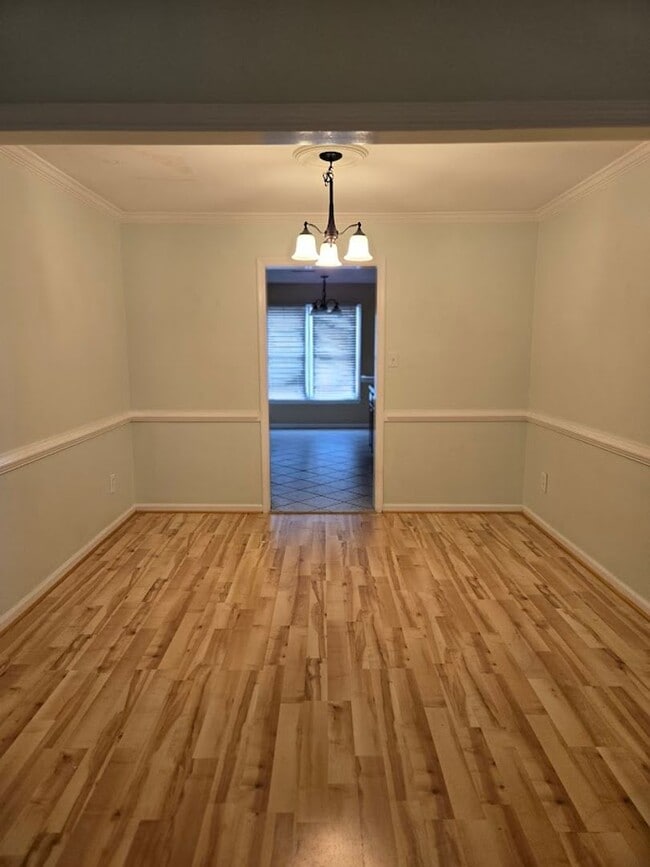 Building Photo - 3 Bedroom Townhouse in Virginia Beach