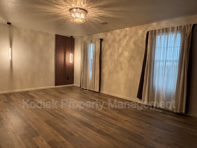 Building Photo - 5757 Coral Pine Ct S