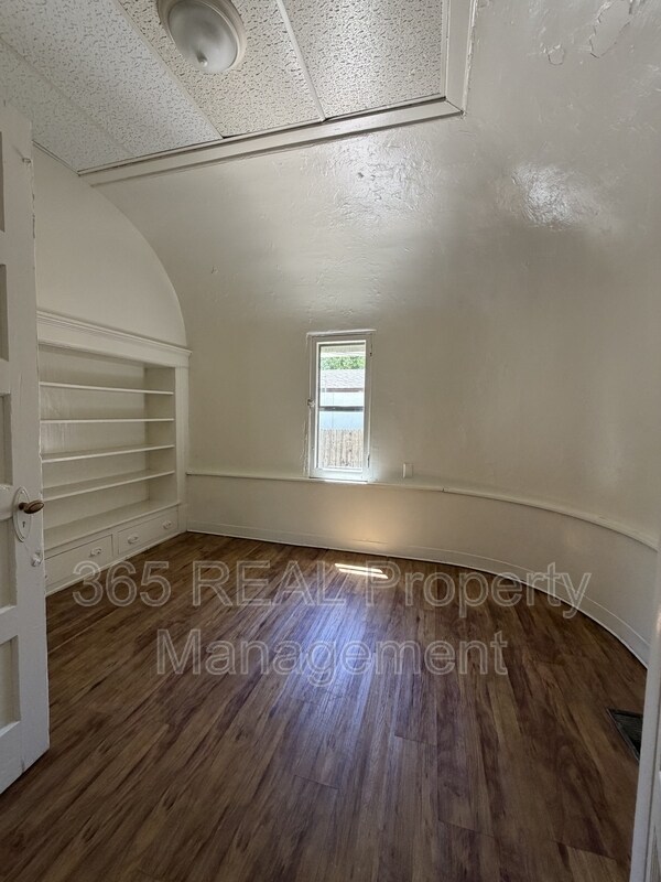 Building Photo - 1227 12th Ave
