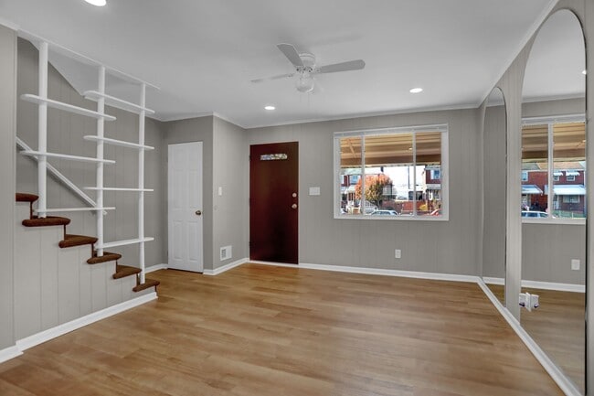 Building Photo - Completed Renovated Townhouse