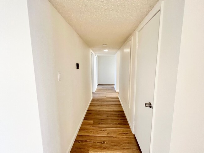 Building Photo - Beautiful First floor 3 bedroom Rose Park ...