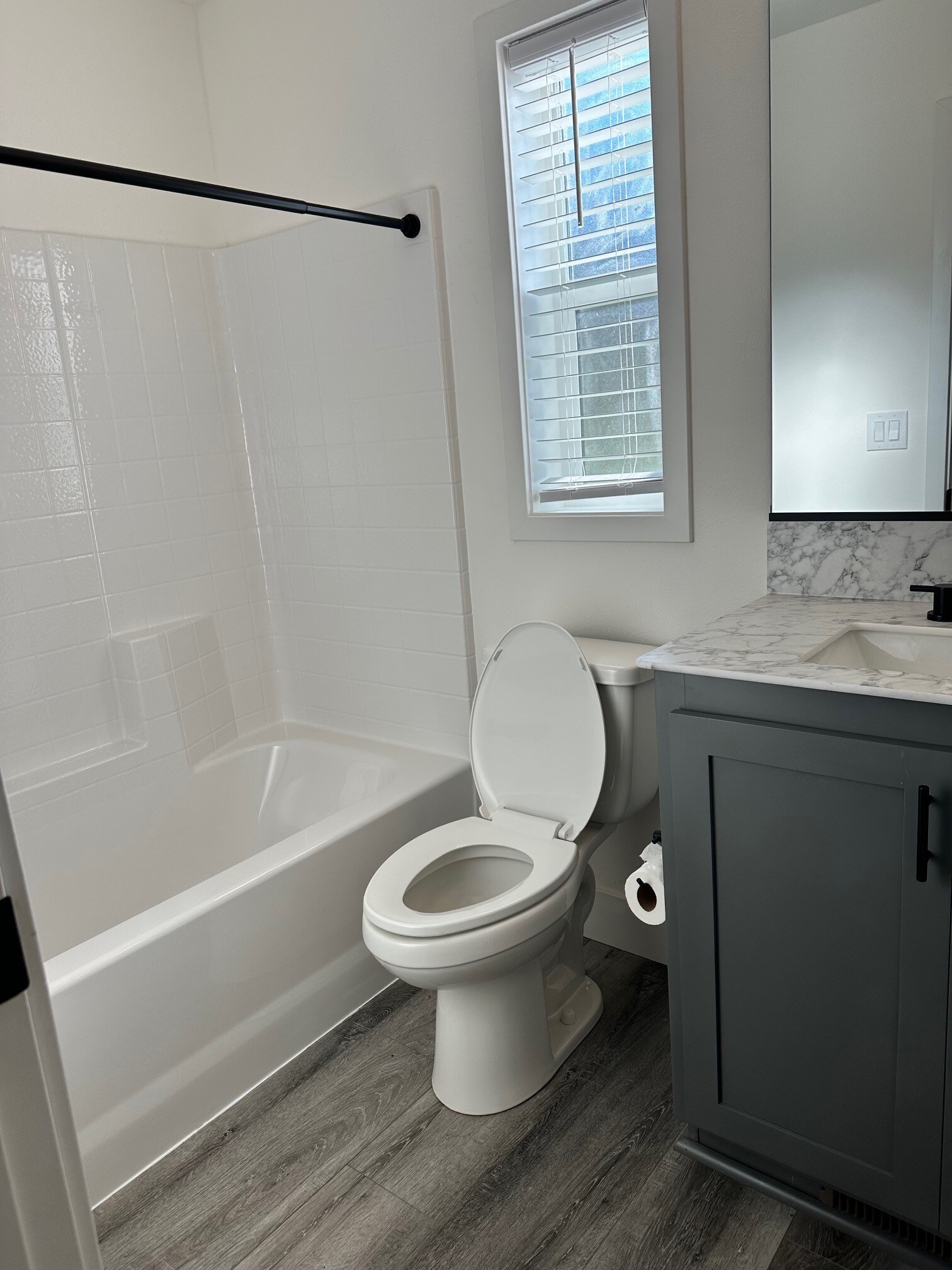 Building Photo - 148 Mission Dr