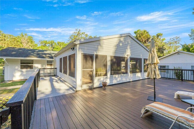 Building Photo - 3821 SW 7th Avenue Rd