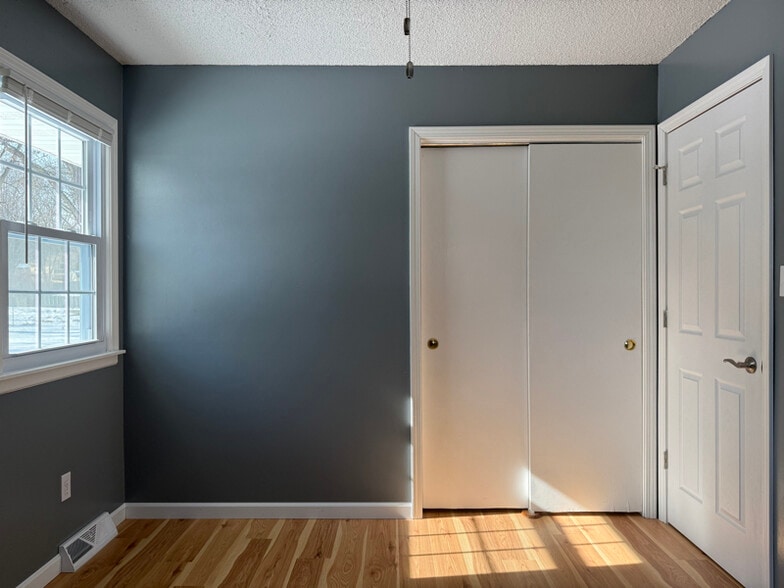 Building Photo - 2916 Iva Dr