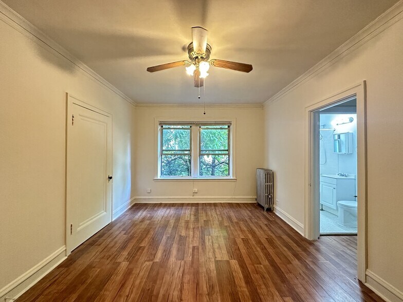 Building Photo - 2536 N Sawyer Ave