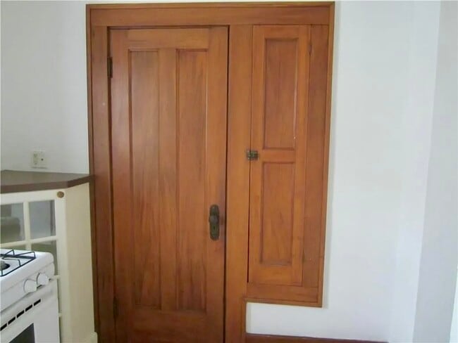 Building Photo - 192 Congress Ave