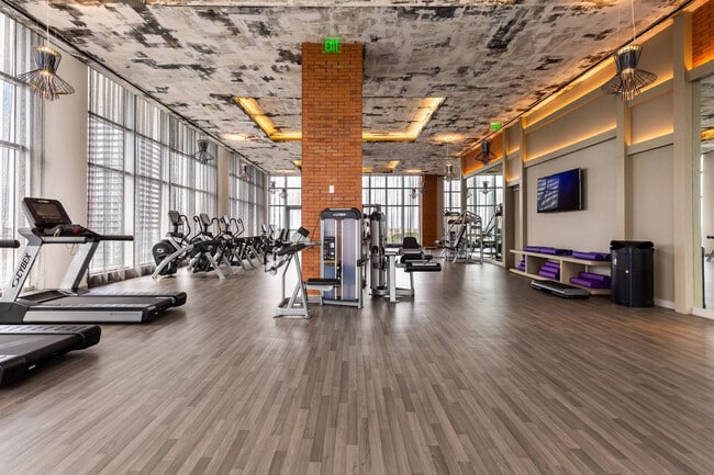 Building Photo - 2723 Hallandale Beach Blvd